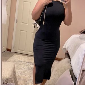 Black skinny dress. 🌟